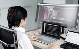 黔南 ,php声明和调用变量的符号是什么？